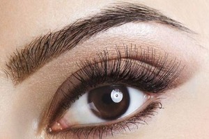 توی خونه ابرو و مژه هاتو پرپشت کن!!! (بدون نیاز به کاشت و تتو)